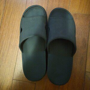Uniqlo Soft Slides